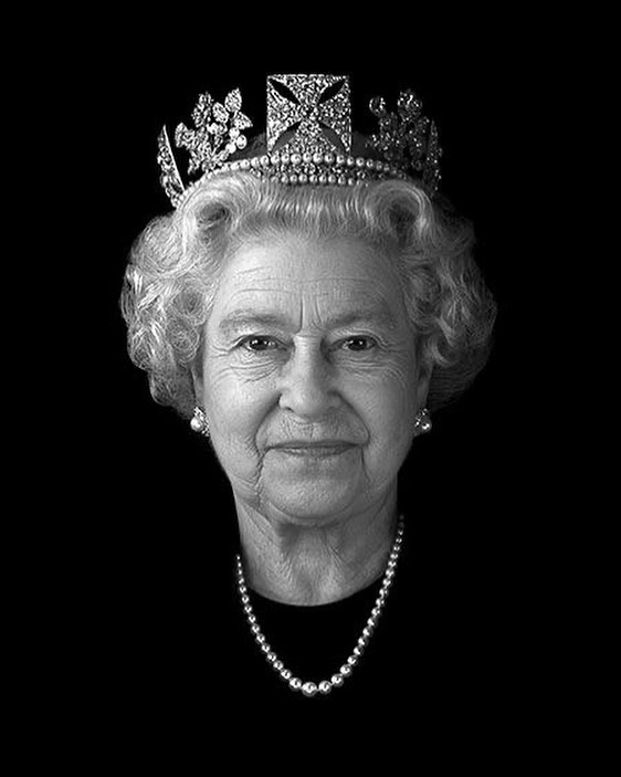 Who plays Queen Elizabeth in The Crown
